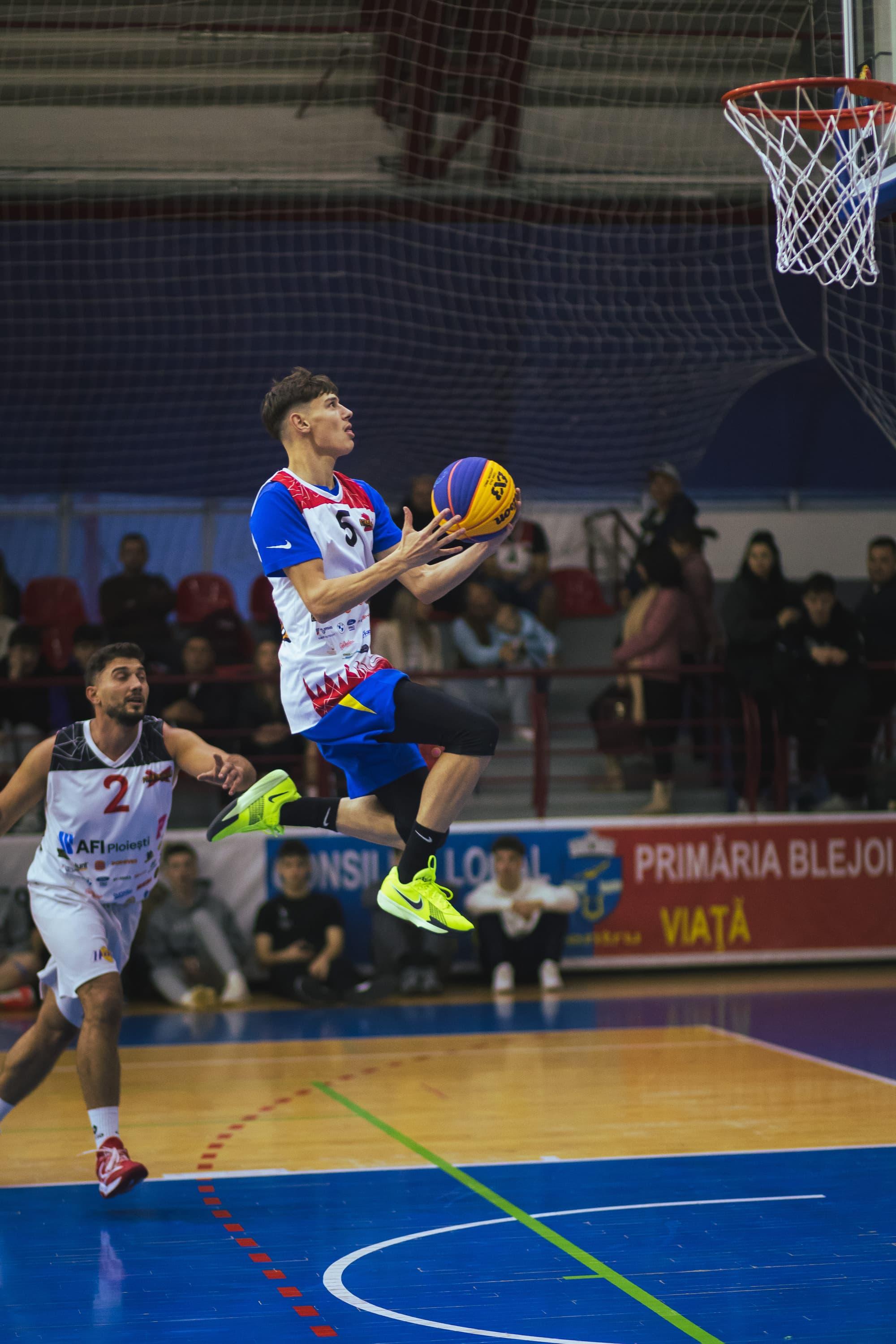 Jucător de baschet 3x3 în acțiune la Street Rumble, Ploiești